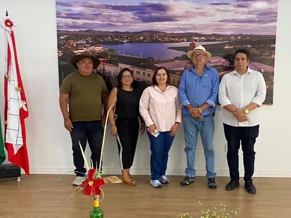 Prefeitura de Cajazeiras se reúne com representante estadual para discutir o Programa de Manutenção do Rebanho Paraibano