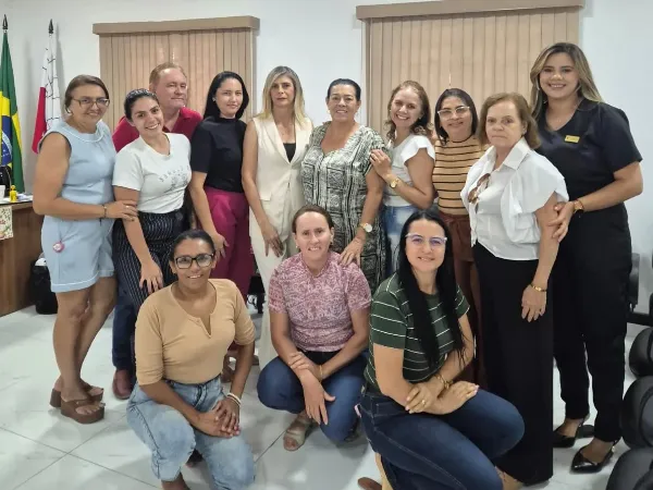 Secretaria de Educação realiza encontro sobre autocuidado com profissionais da Educação de Jovens e Adultos
