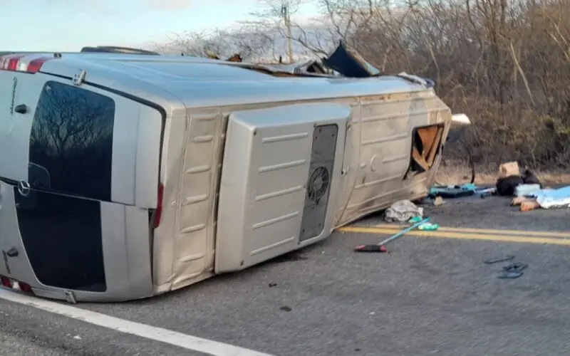 Tragédia: Colisão entre Van de transporte de pacientes de Itaporanga e Caminhoneta deixa seis mortos na BR 230. Veja identidade dos mortos: